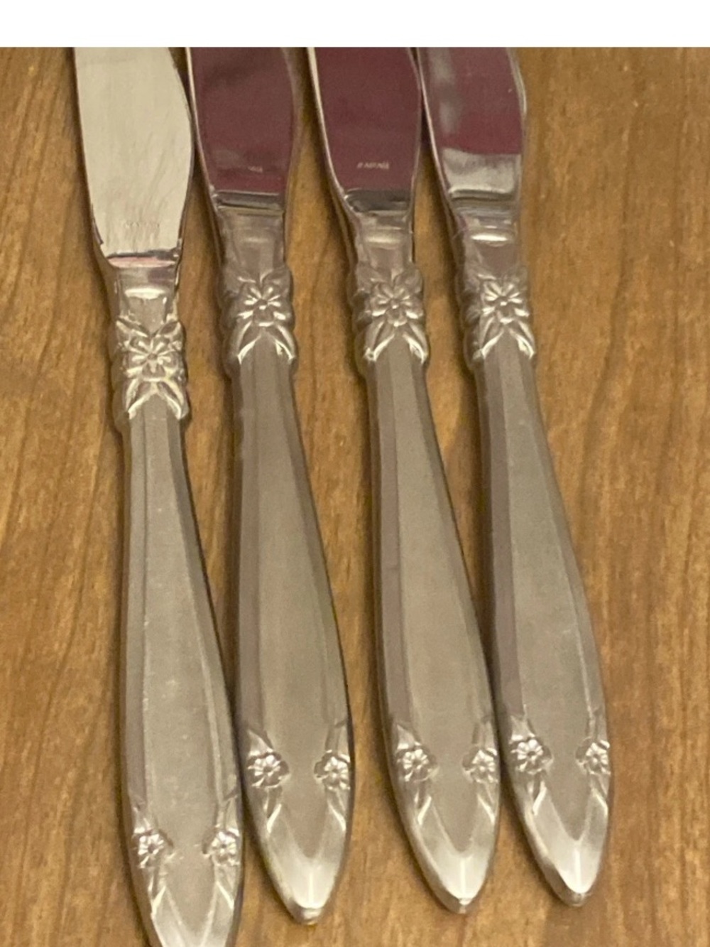 Stainless Steel 4 Piece Japan Rose-Daisy Pattern Knives Silverware Flatware 18-8 - Picture 6 of 7